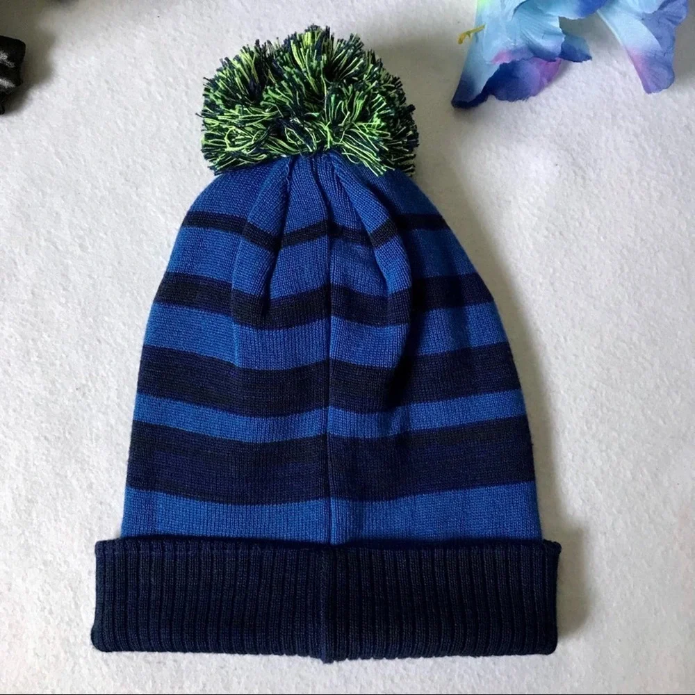 Nike NWOT Beanie with Gloves Set Youth OS (8/20)